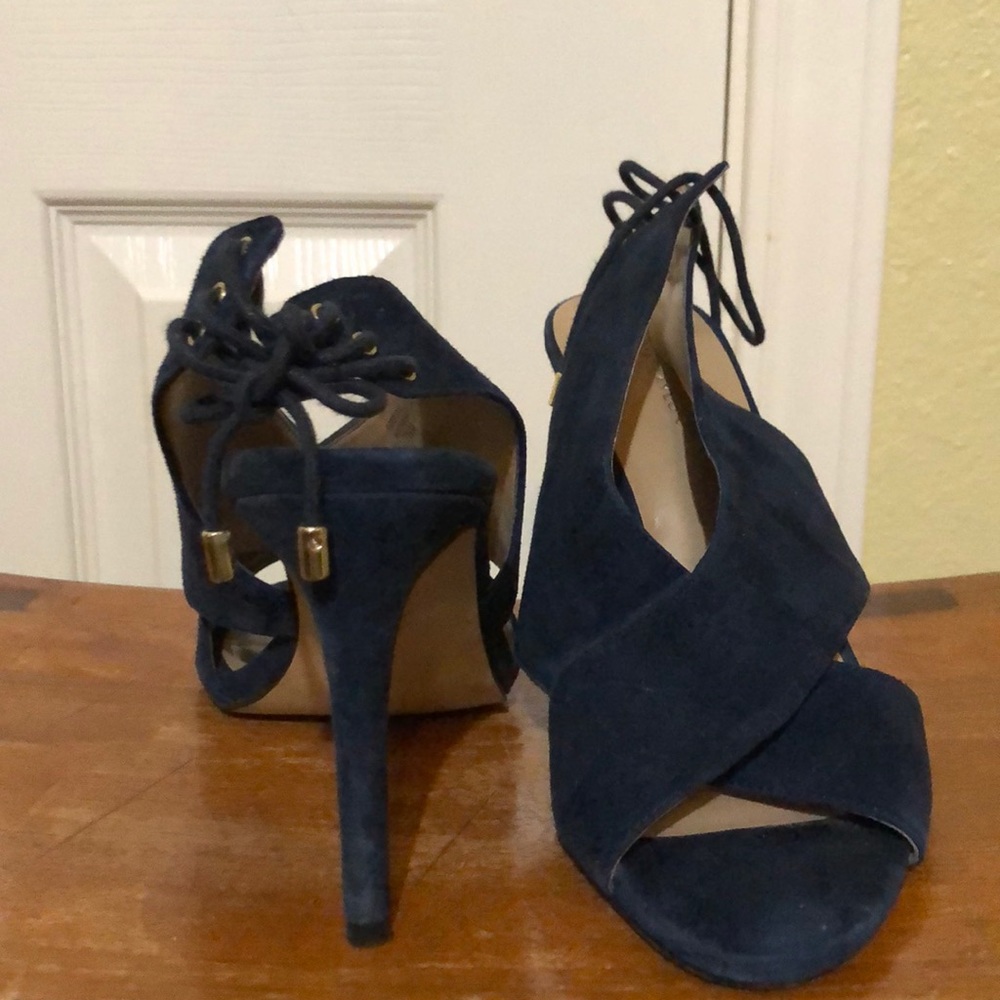 Heels - Picture 3 of 3